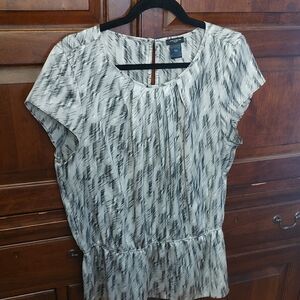Ann Taylor Factory Black and White Abstract Blouse